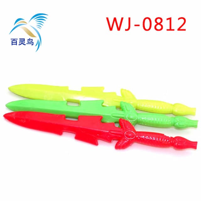 Popular children's small gift wholesale sugar toy food accessories plastic toy sword whistle WeChat offline wholesale